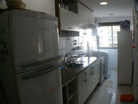 Family Apartment, Non Smoking | Private kitchen | Stovetop, cookware/dishes/utensils