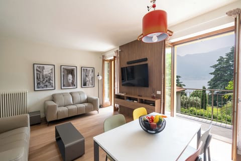 Lake view living from the air conditioned living room