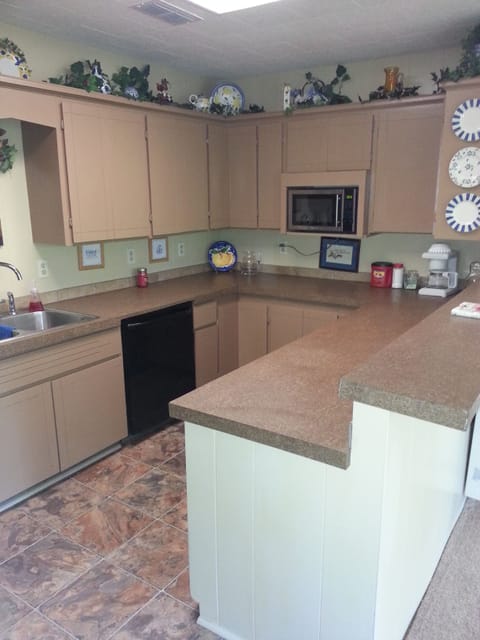 Fully furnished kitchen