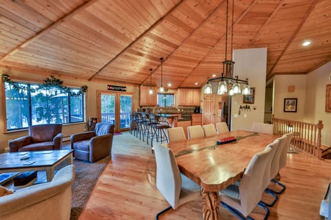 Kitchen/dining has plenty of space for many to cook, converse, or play games.