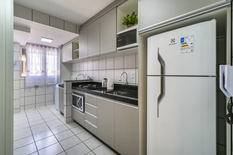 Traditional Apartment | Private kitchen | Fridge, microwave, blender, cookware/dishes/utensils