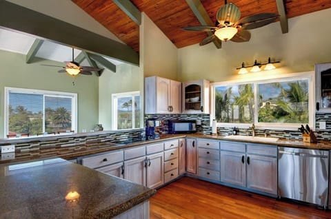 Great kitchen for all the cooks in your group