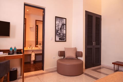 Junior Suite | Living area | MP3 dock, video library