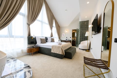 Presidential Double Room | Minibar, in-room safe, individually decorated, individually furnished