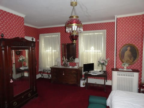 Premium Room, 1 King Bed, Non Smoking, Garden View | Individually decorated, individually furnished, rollaway beds, free WiFi
