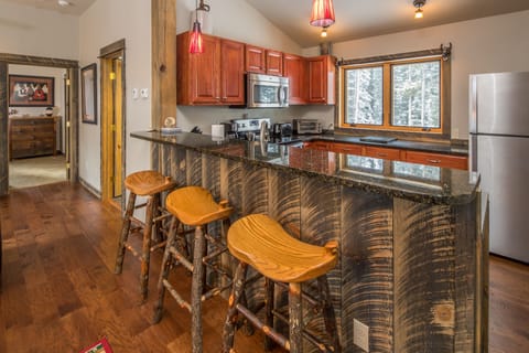 Have breakfast at the bar | Main Level