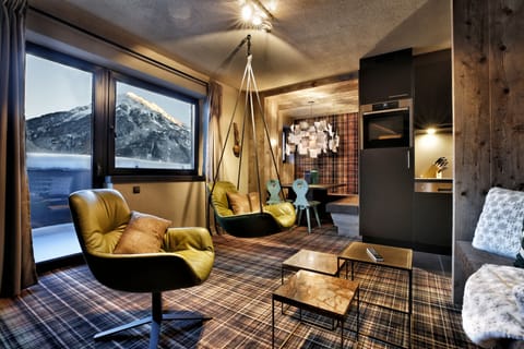 Gallery Apartment, Multiple Beds, Non Smoking | Living room | Flat-screen TV