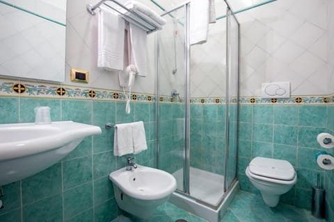 Superior Double or Twin Room, Sea View | Bathroom | Shower, free toiletries, hair dryer, bidet