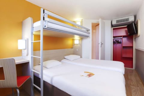 Premium bedding, in-room safe, desk, blackout drapes