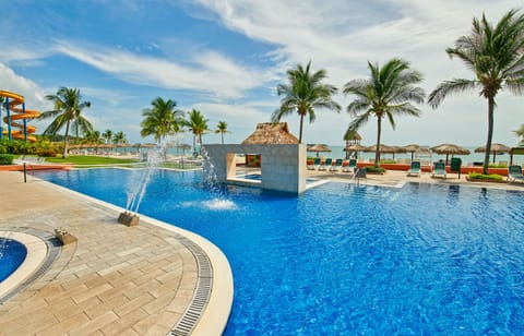 9 outdoor pools, sun loungers