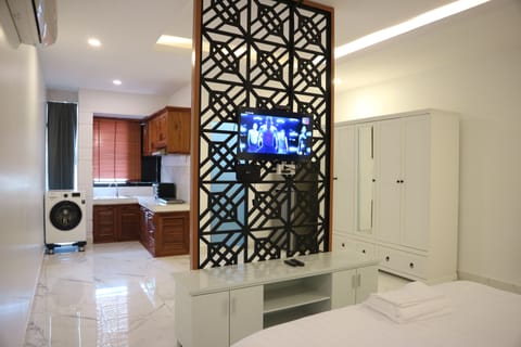 One Bed Room Residence Suite | Private kitchenette | Fridge, microwave, stovetop, coffee/tea maker