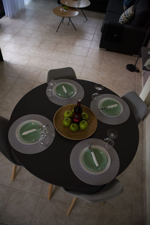 THE DINNING TABLE