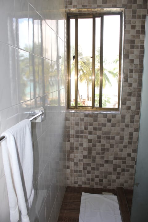 Family Quadruple Room, 2 Bedrooms, Balcony, Ocean View | Bathroom | Shower, towels