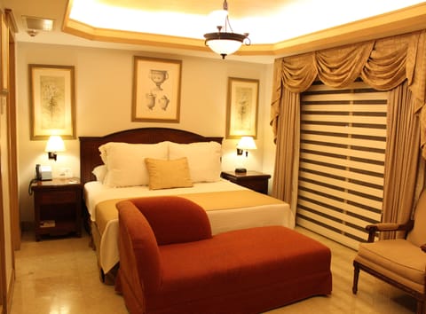 Luxury Suite, Multiple Beds, Non Smoking | In-room safe, individually furnished, desk, blackout drapes