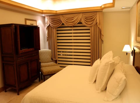 Luxury Suite, Multiple Beds, Non Smoking | In-room safe, individually furnished, desk, blackout drapes