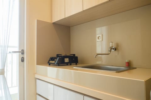Room | Private kitchenette | Fridge, stovetop, rice cooker, cookware/dishes/utensils