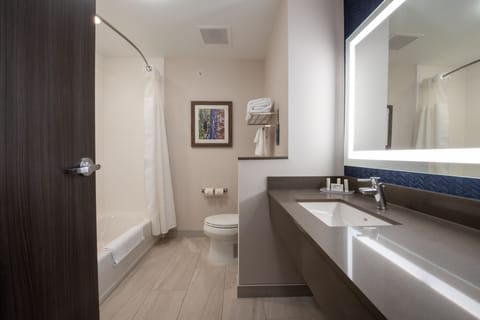 Room, 2 Queen Beds | Bathroom | Hydromassage showerhead, free toiletries, hair dryer, towels