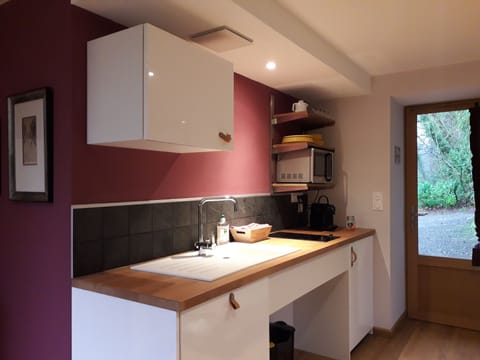Apartment (La Vagabonde, Ground Floor) | Private kitchen