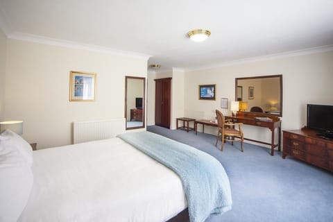 Executive Double Room, 1 Double Bed, Non Smoking | Blackout drapes, iron/ironing board, free WiFi, bed sheets