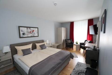 Classic Double Room, Non Smoking | Bathroom | Hair dryer, towels
