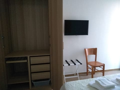 Basic Double Room | Free WiFi, bed sheets