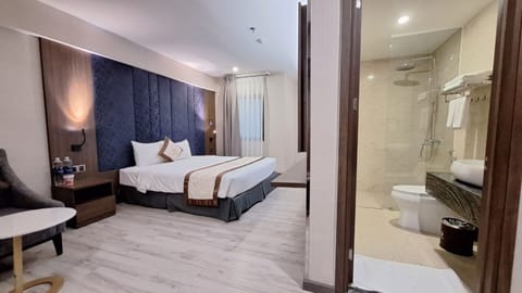 Superior Room, 1 Queen Bed | 17 bedrooms, hypo-allergenic bedding, minibar, in-room safe