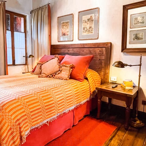Standard Room, 1 Queen Bed, Garden View | Down comforters, in-room safe, individually decorated