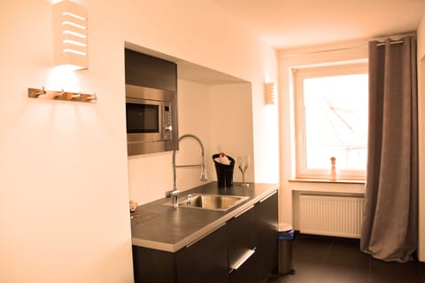 Superior Single Room, Microwave | Private kitchen | Fridge, microwave