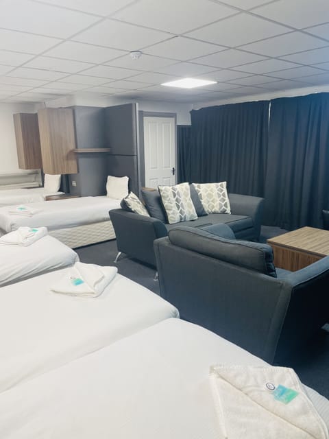 Family Executive - Shared Bathroom | Individually decorated, individually furnished, laptop workspace