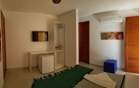 Quarto Casal com terraço | Minibar, in-room safe, desk, free WiFi