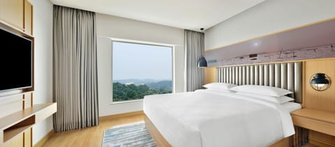 Executive Suite, 1 Bedroom, Non Smoking | Premium bedding, minibar, in-room safe, desk