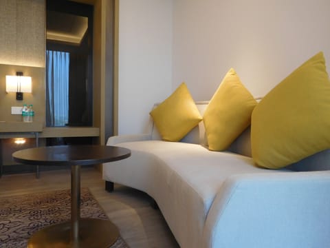 Executive Suite, 1 King Bed | 1 bedroom, minibar, in-room safe, desk