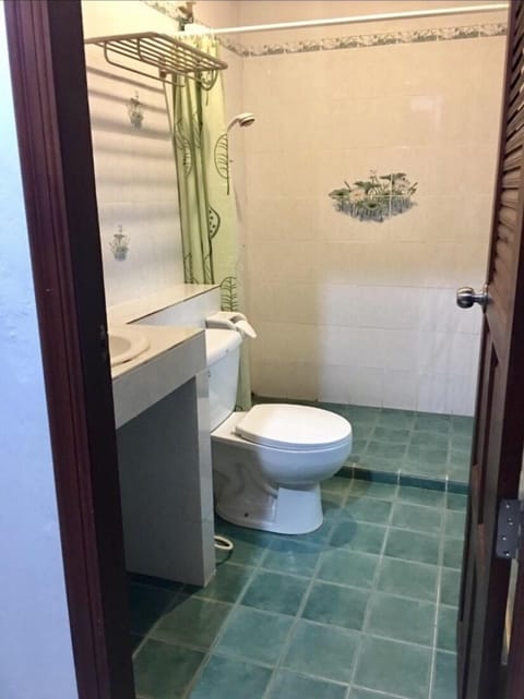 Deluxe Double Room, Balcony | Bathroom | Shower, towels