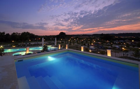 Outdoor pool, pool umbrellas, sun loungers