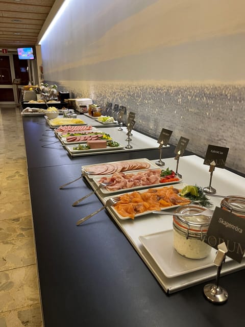 Daily buffet breakfast for a fee