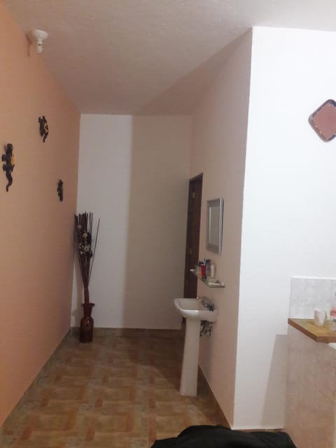 Shower, free toiletries, towels