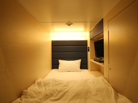 Capsule, Mix Dorm, Non Smoking (must vacate 11AM-3PM) | Down comforters, free WiFi, bed sheets