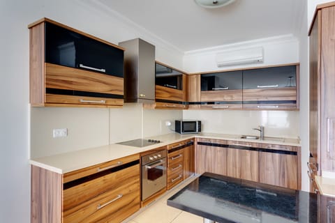 Apartment, 1 Bedroom | Private kitchen | Oven, dishwasher, cookware/dishes/utensils