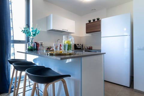 Deluxe Apartment, 1 King Bed, Non Smoking | Private kitchenette | Full-size fridge, microwave, oven, stovetop