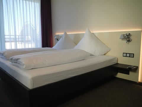 Premium bedding, pillowtop beds, in-room safe, individually furnished