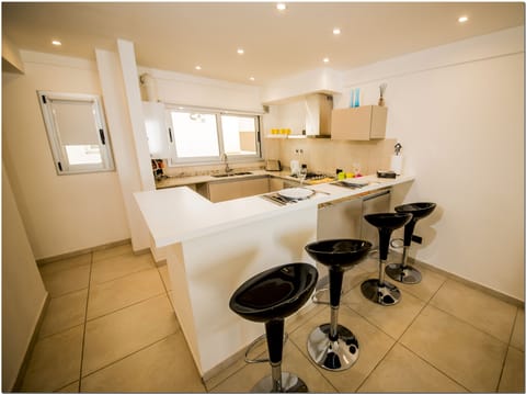 Exclusive Apartment | Private kitchen | Mini-fridge, oven, stovetop, electric kettle