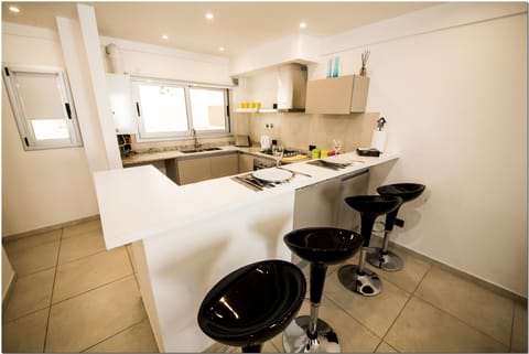 Exclusive Apartment | Private kitchen | Mini-fridge, oven, stovetop, electric kettle