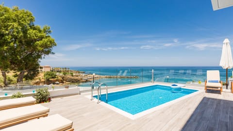Set atop the Cretan sea, Villa Contessa offers panoramic views of the sea