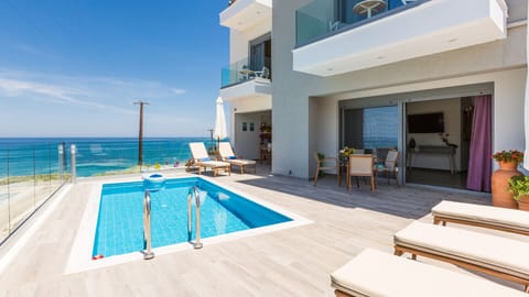 Sea view can be enjoyed from the many spots of the villa