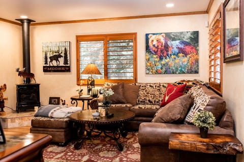 Beautifully decorated, cozy cabin!