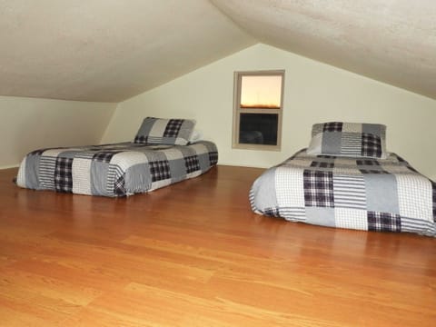 Kid's Loft (2nd Bedroom)