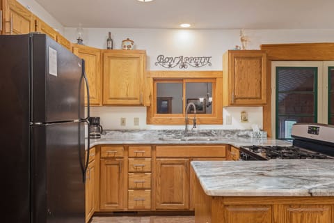 Kitchen with Granite and Gase Range/Oven