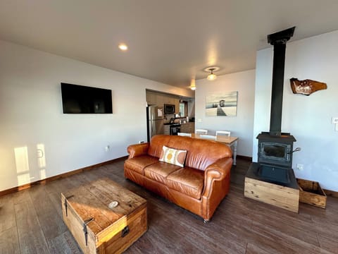 Roku TV with Starlink Internet...guests need to log into their own streaming app