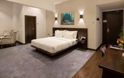 Junior Suite, Non Smoking | Frette Italian sheets, premium bedding, memory foam beds, minibar