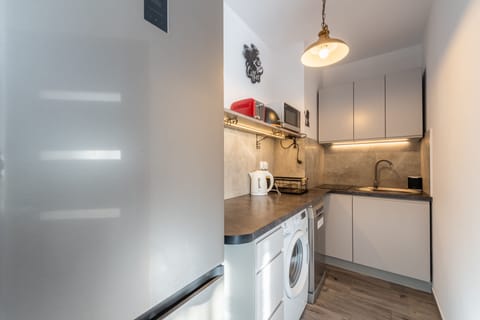 Apartment (319) | Private kitchenette | Fridge, stovetop, electric kettle